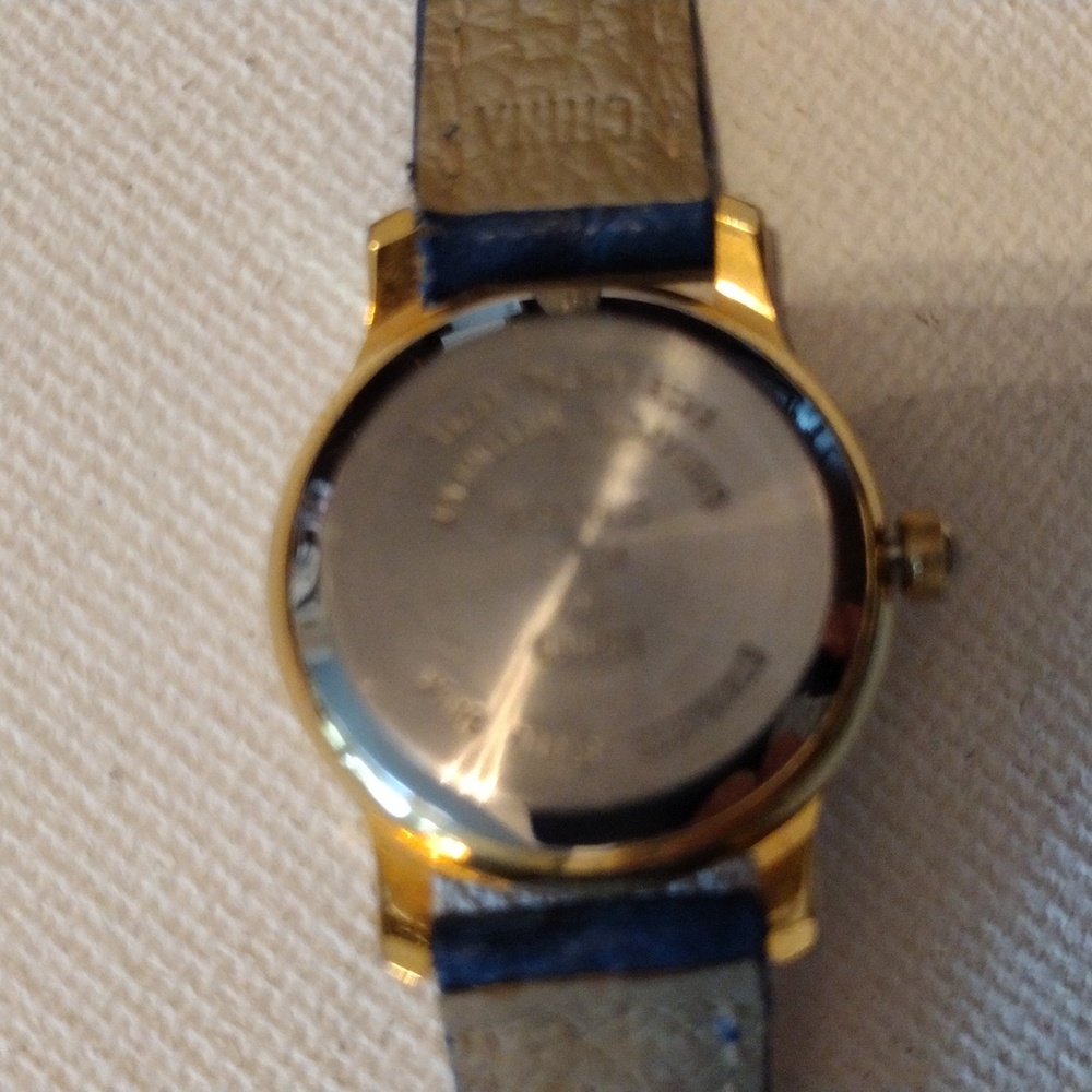 Chic watch. - Picture 4 of 9